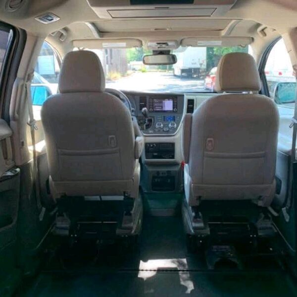 2020 Toyota Sienna XLE - Image 2