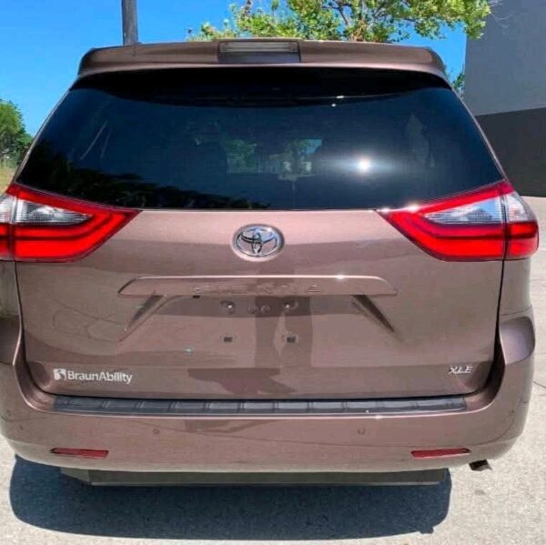 2020 Toyota Sienna XLE - Image 8