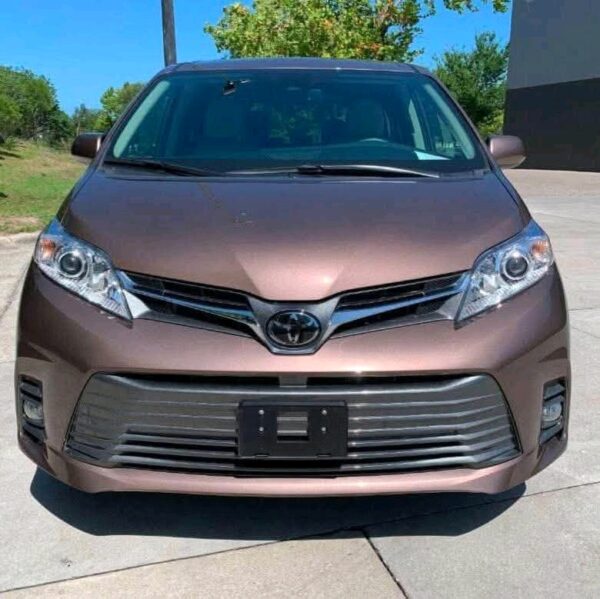 2020 Toyota Sienna XLE