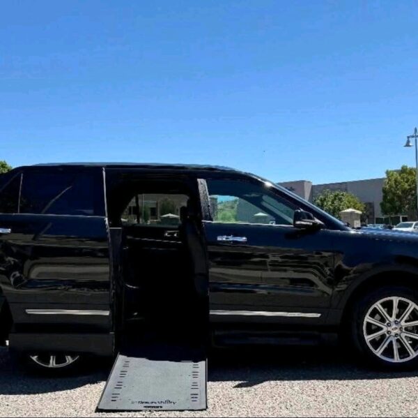 2017 Ford Explorer Limited 4dr SUV - Image 2
