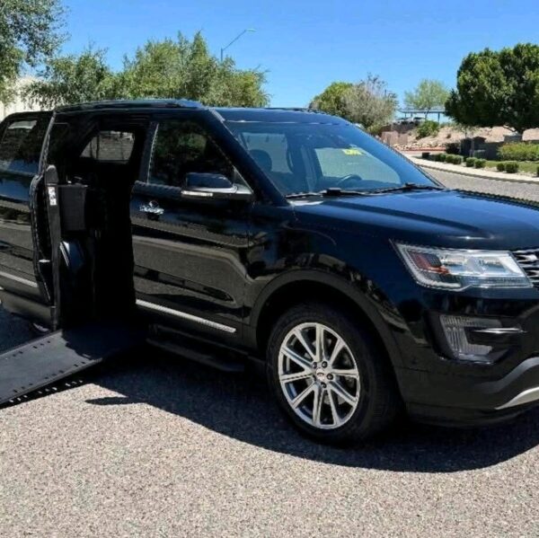 2017 Ford Explorer Limited 4dr SUV - Image 3