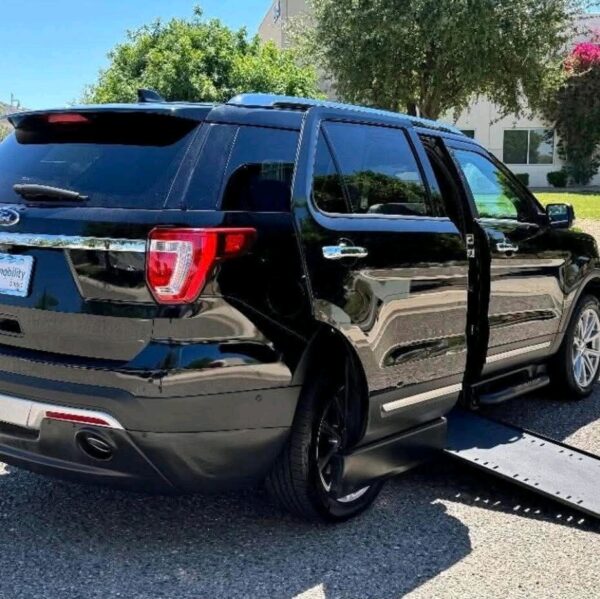 2017 Ford Explorer Limited 4dr SUV - Image 4