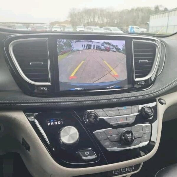 2022 Chrysler Pacifica Touring L - Image 8