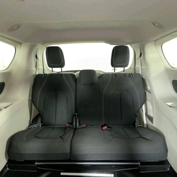 2023 Chrysler Voyager LX - Image 9