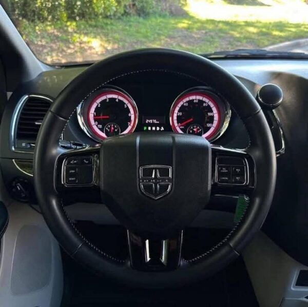 2020 Dodge Grand Caravan  SXT - Image 3