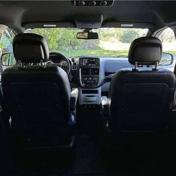 2020 Dodge Grand Caravan  SXT - Image 4