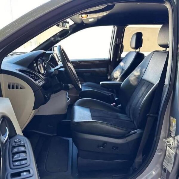 2020 Dodge Grand Caravan  SXT - Image 5