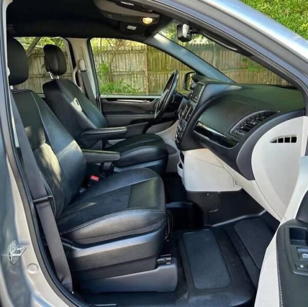 2020 Dodge Grand Caravan  SXT - Image 10
