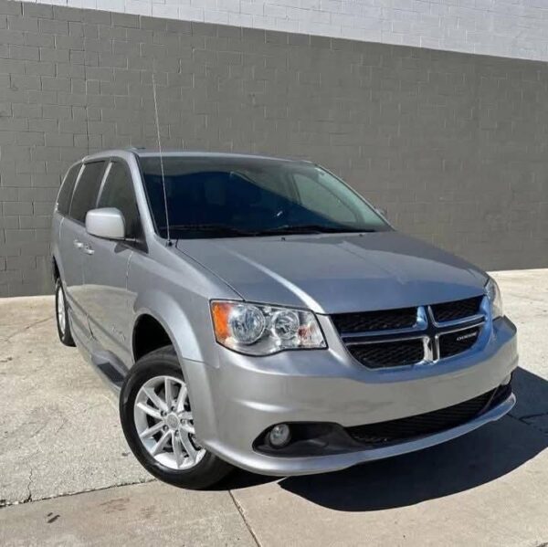 2020 Dodge Grand Caravan  SXT - Image 13