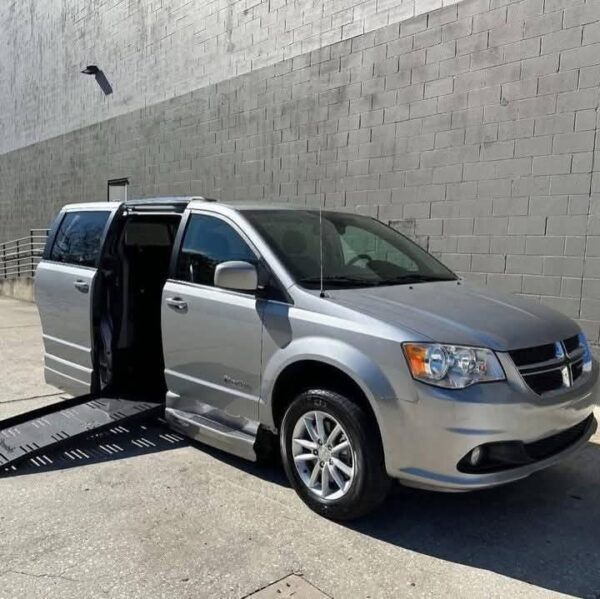 2020 Dodge Grand Caravan  SXT - Image 14