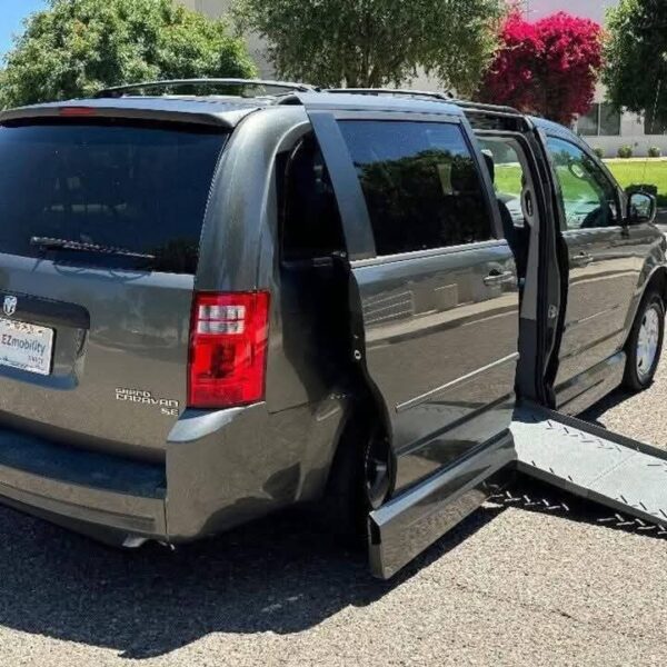 2010 Dodge Grand Caravan SE - Image 2