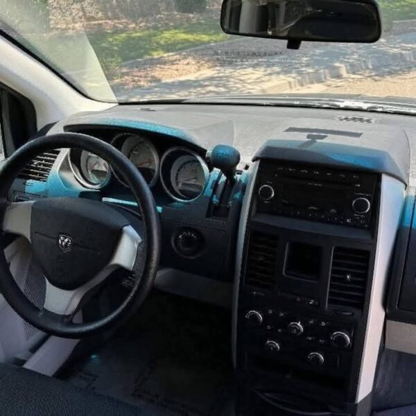 2010 Dodge Grand Caravan SE - Image 3