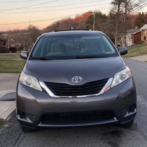 2013 Toyota Sienna LE