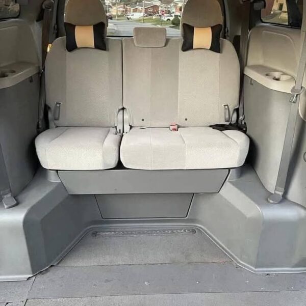2013 Toyota Sienna LE - Image 6