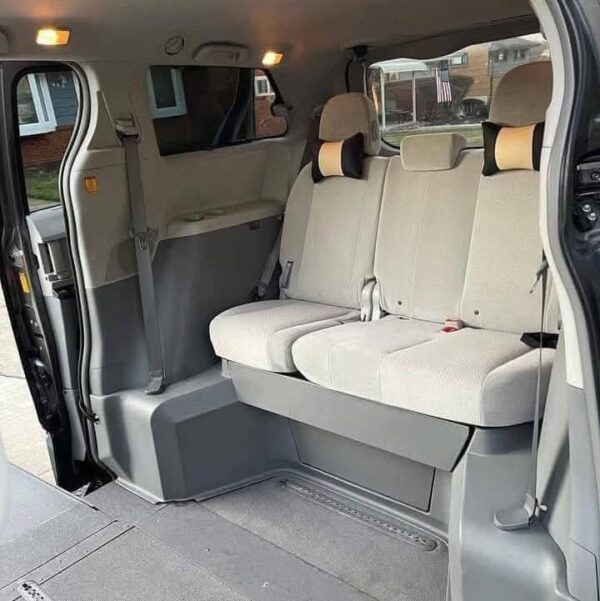 2013 Toyota Sienna LE - Image 7