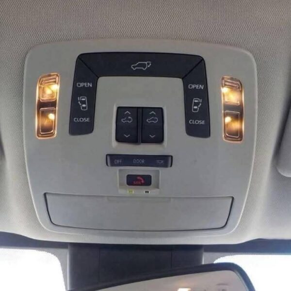2022 Toyota Sienna XLE FWD - Image 10
