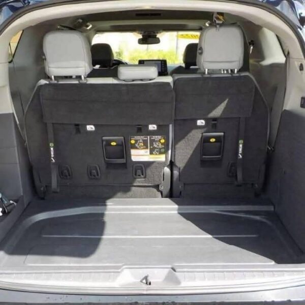 2022 Toyota Sienna XLE FWD - Image 12