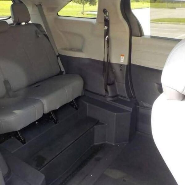 2022 Toyota Sienna XLE FWD - Image 14