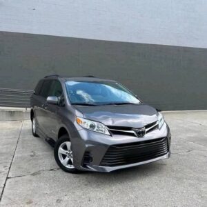 2018 Toyota Sienna LE
