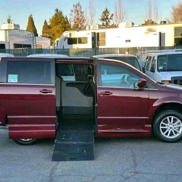 2018 Dodge Grand Caravan - Image 8
