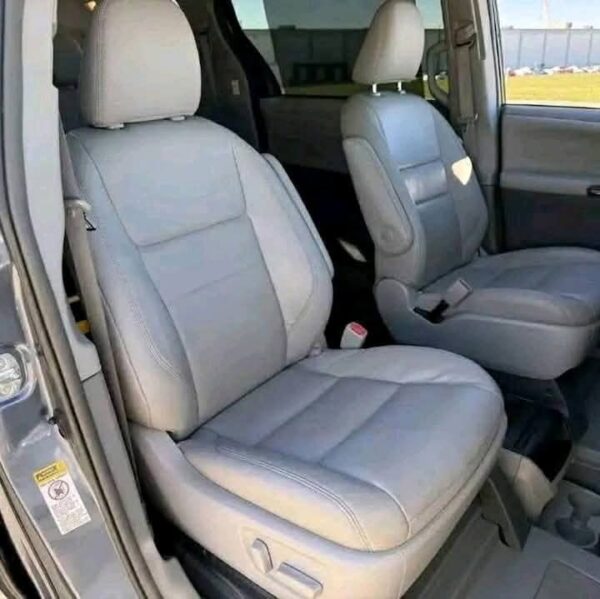2017 Toyota Sienna XLE - Image 7