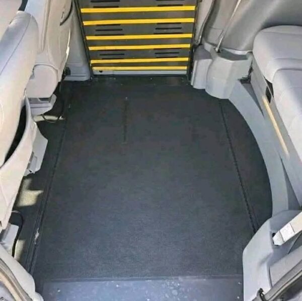 2017 Toyota Sienna XLE - Image 8