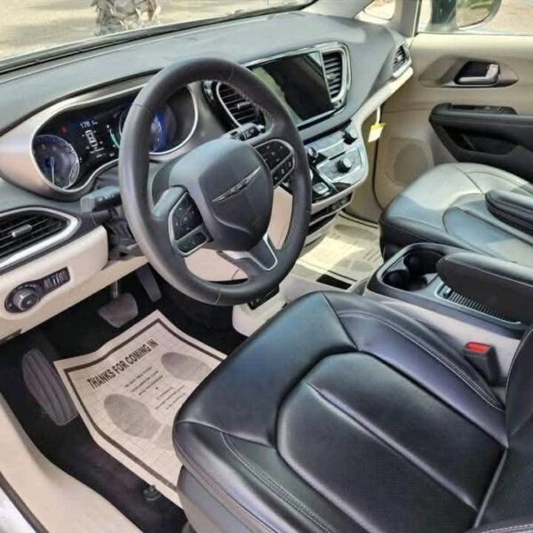 2023 Chrysler Pacifica - Image 7