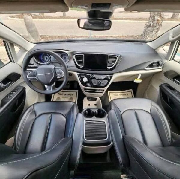 2023 Chrysler Pacifica - Image 8
