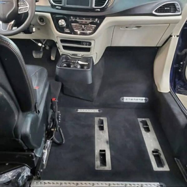 2018 Chrysler Pacifica SIENNA - Image 3