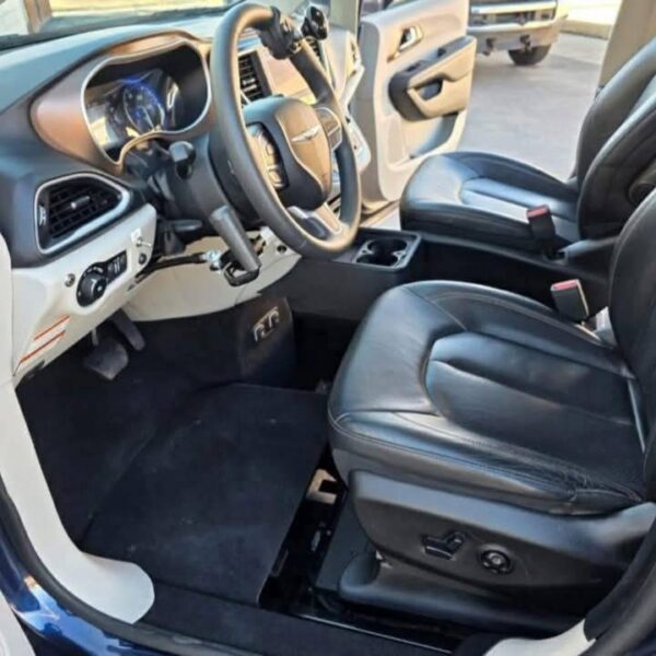 2018 Chrysler Pacifica SIENNA - Image 4