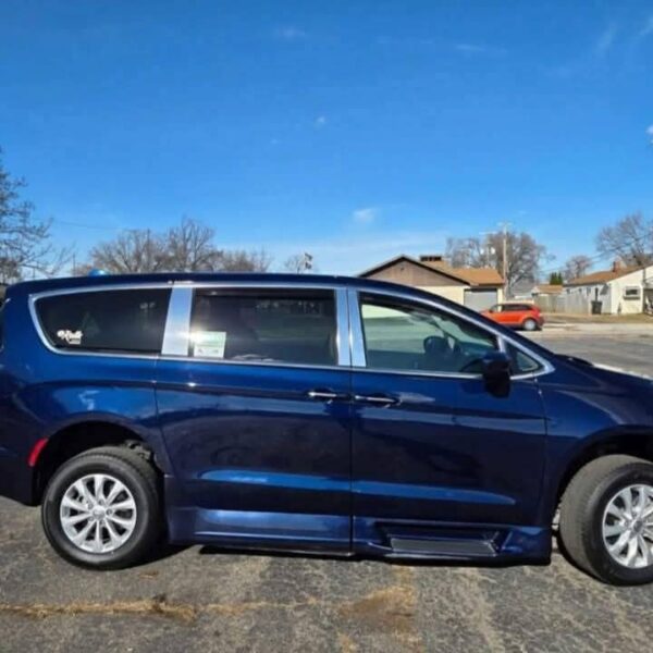 2018 Chrysler Pacifica SIENNA - Image 9