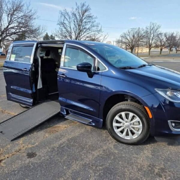 2018 Chrysler Pacifica SIENNA - Image 10