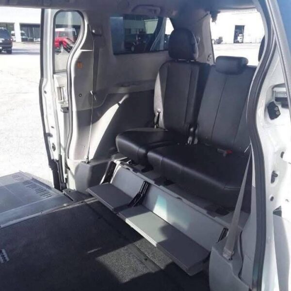 2013 Toyota Sienna SE - Image 7