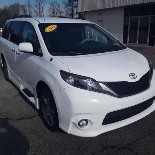 2013 Toyota Sienna SE - Image 8