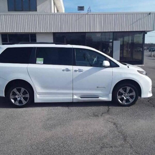 2013 Toyota Sienna SE - Image 9