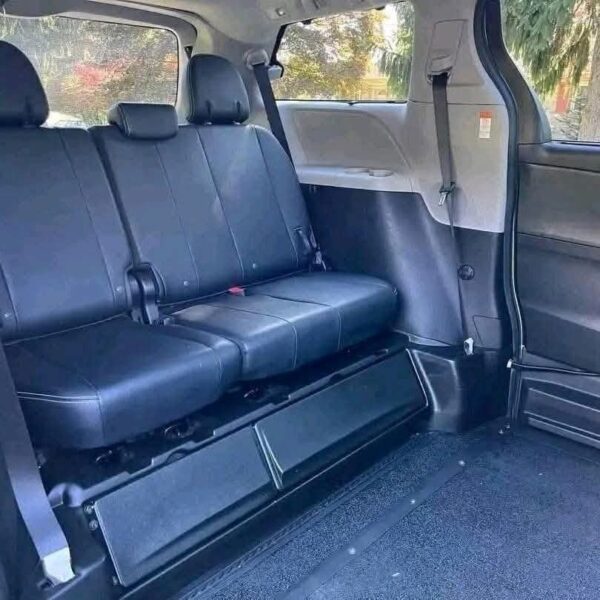 2021 Toyota Sienna XLE SE - Image 6