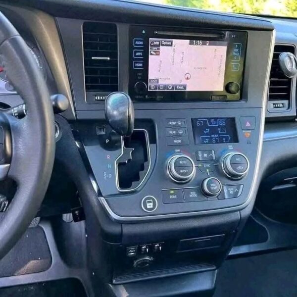 2021 Toyota Sienna XLE SE - Image 12